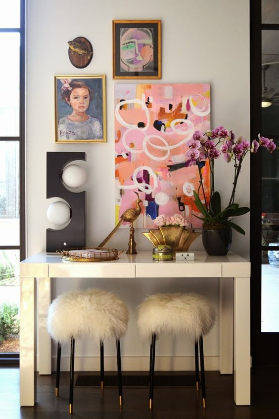 7 Dreamy tricks on how to add extra sitting in a small living room