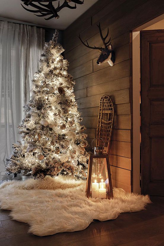 5 Stylish ways to decorate your Christmas tree with white