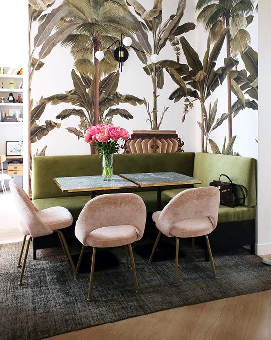 6 Dreamy looks with the must-have palm tree wallpaper