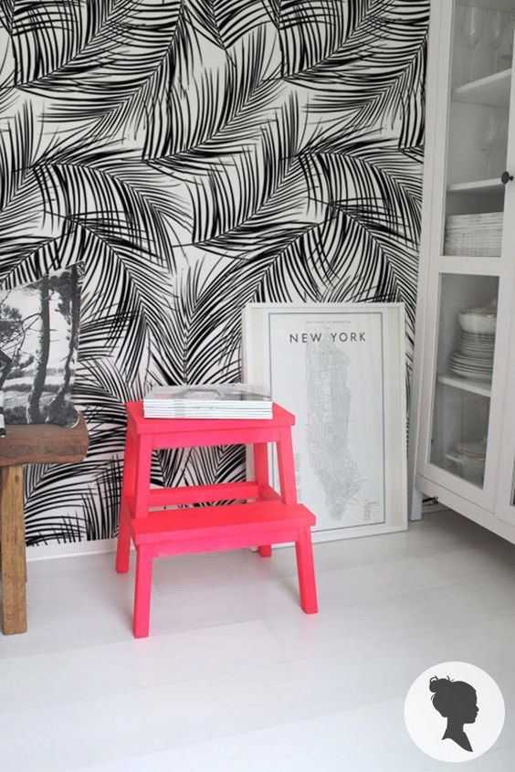 6 Dreamy looks with the must-have palm tree wallpaper