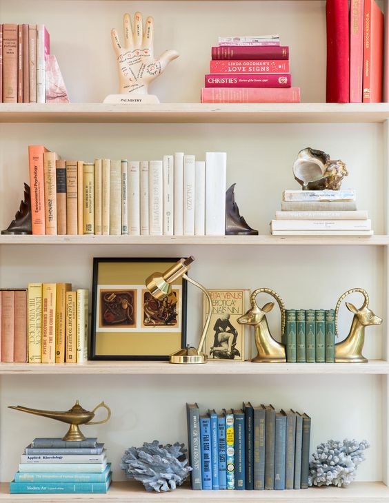 7 Dreamy organized bookshelves where the love of books meets style