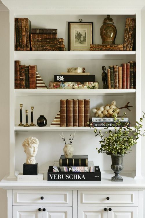 7 Dreamy organized bookshelves where the love of books meets style