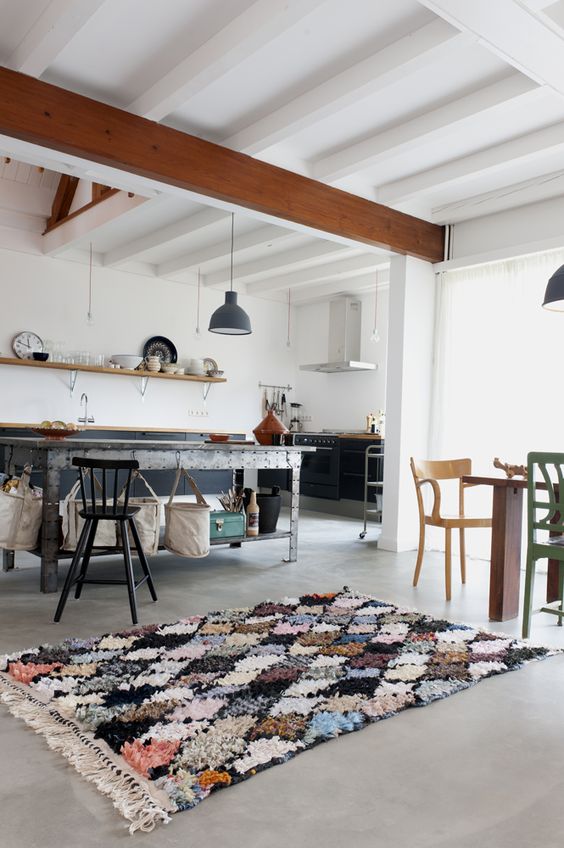 8 Fun printed rugs that will bring a joyful vibe in to your summer home