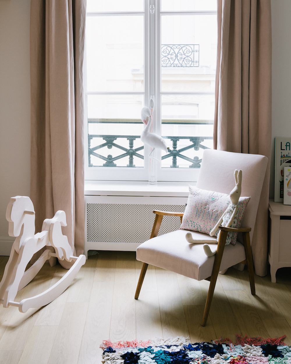 A dreamy & collected Paris Apartment