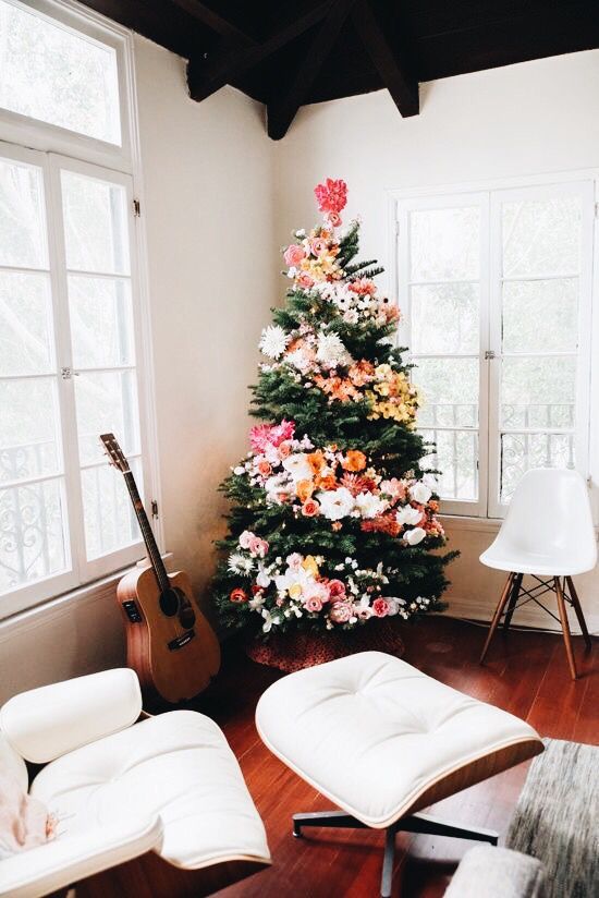 10 Dreamy ideas on how to decorate your Christmas tree this holiday season