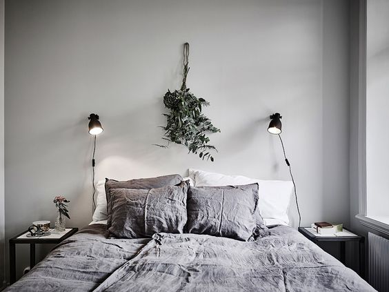 8 Minimal bedrooms for a relaxing holiday season