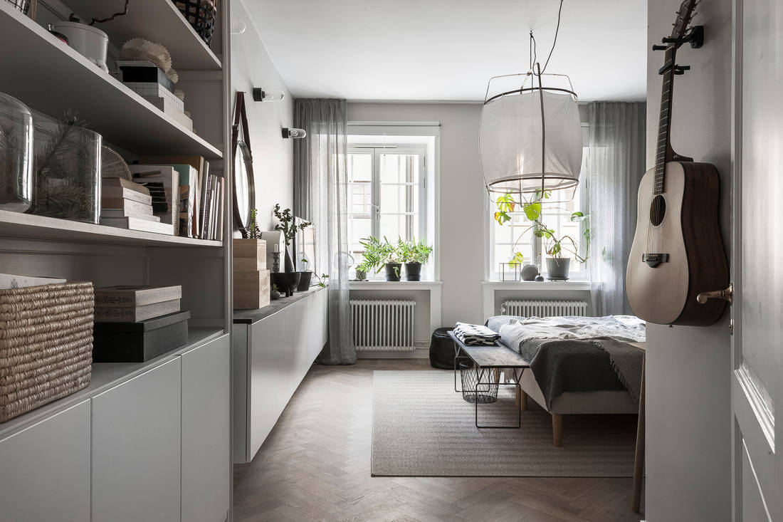 A cozy Scandinavian apartment in dreamy shades of grey