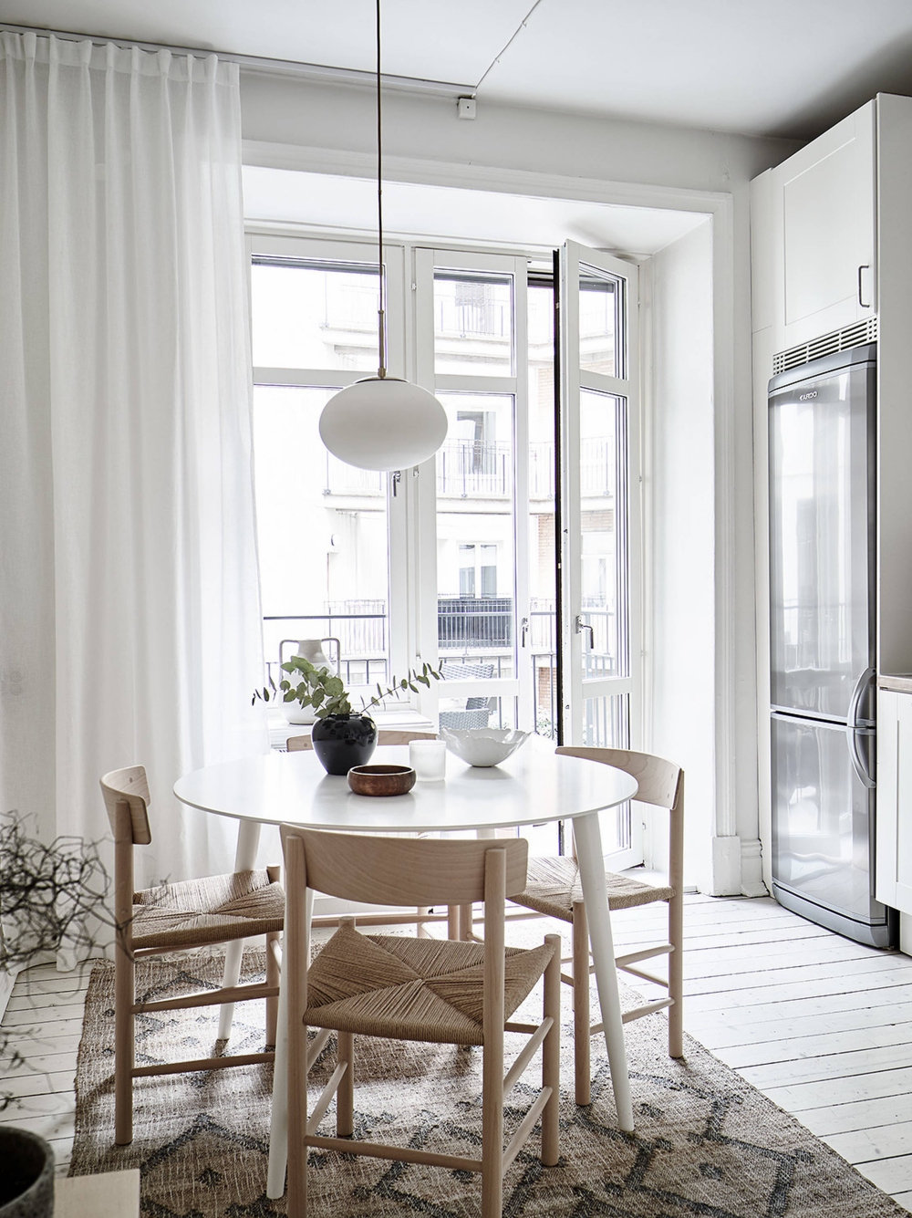 A bright and serene Swedish apartment