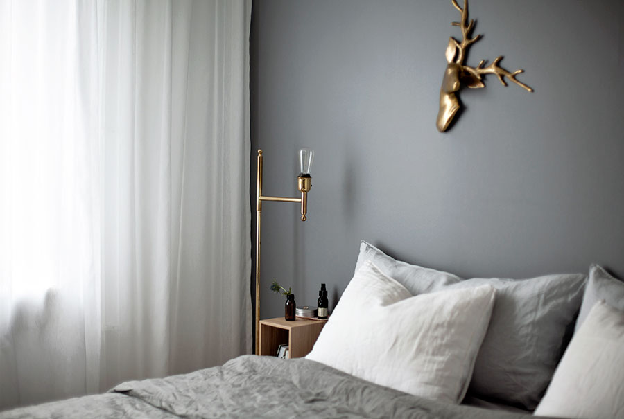 Warm shades of gray in a dreamy apartment @denisaluntraru