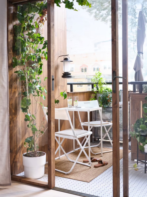 7 Easy ways to maximize your balcony space