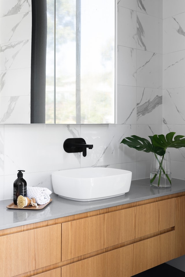 Create a comfortable & functional bathroom with bathroom fitters